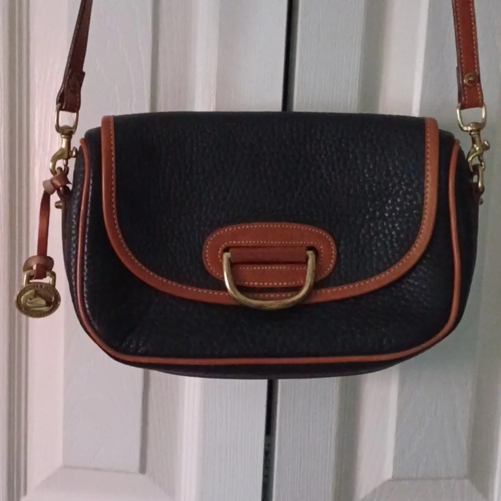 Dooney & Bourke Pebbled Leather Black/ Brown Leather Crossbody - Picture 1 of 11